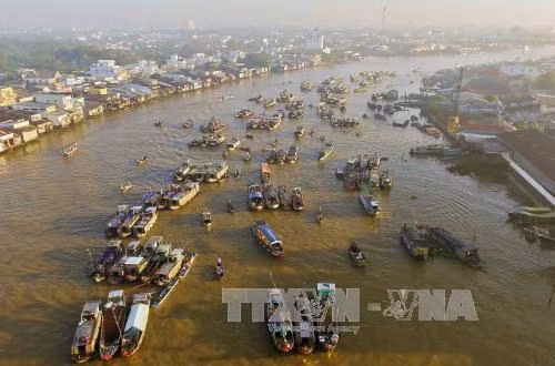 Phát triển du lịch gắn với bảo tồn di sản văn hoá