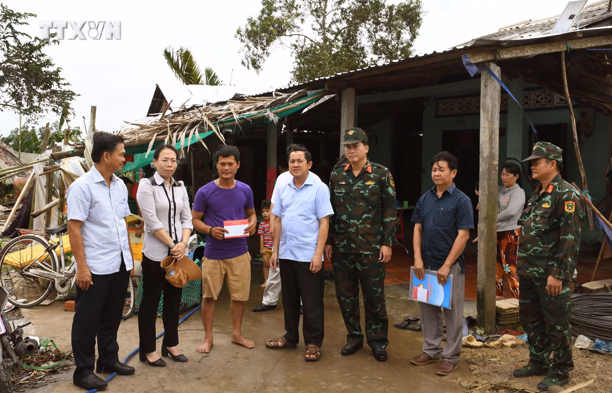 vna_potal_soc_trang_ho_tro_nguoi_dan_bi_anh_huong_loc_xoay__7756576.jpg