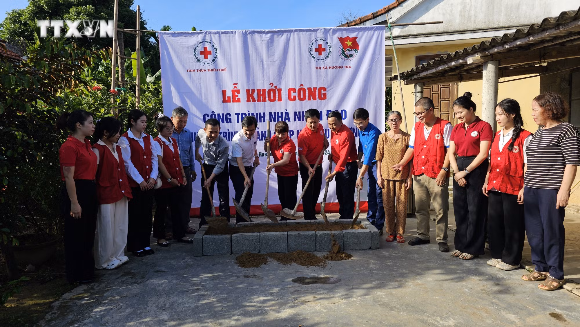 vna_potal_thua_thien_-_hue_khoi_cong_xay_nha_“manh_ghep_nha_yeu_thuong”_7659950.jpeg