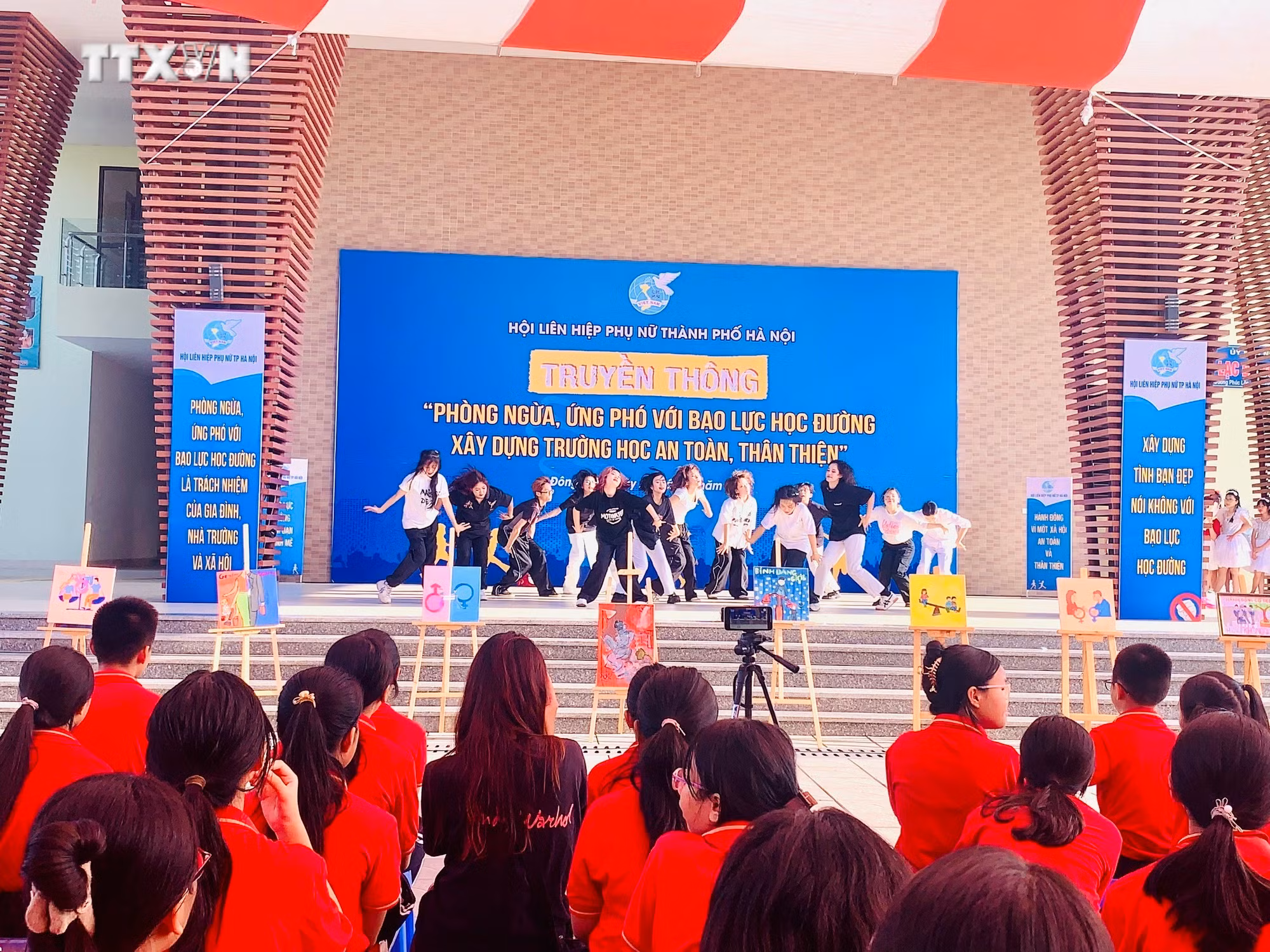 vna_potal_phu_nu_ha_noi_chung_tay_ngan_chan_bao_luc_hoc_duong_6996052.jpg