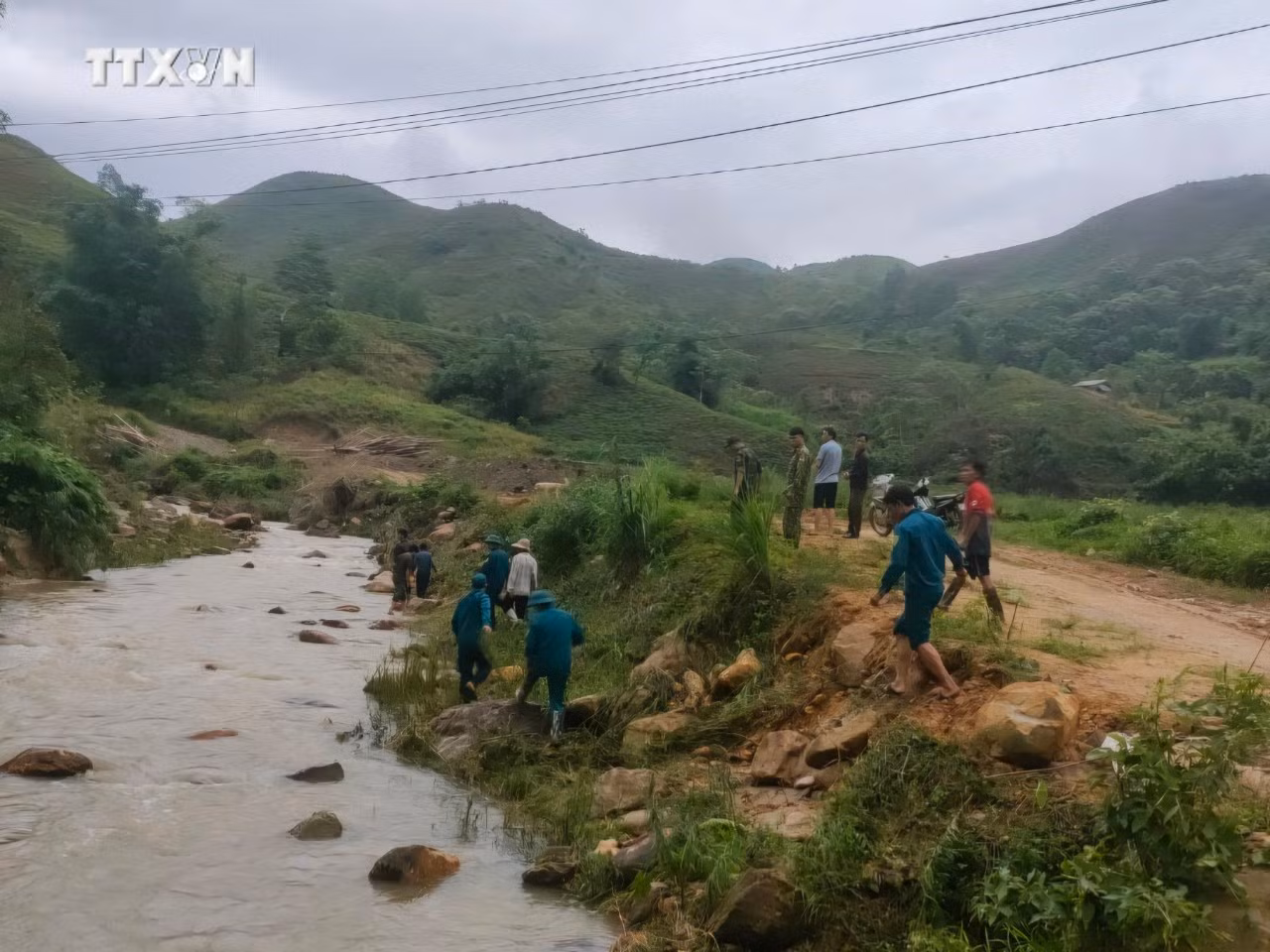 vna_potal_tich_cuc_tim_kiem_nan_nhan_bi_mat_tich_do_lu_cuon_tai_lao_cai_7404876.jpg