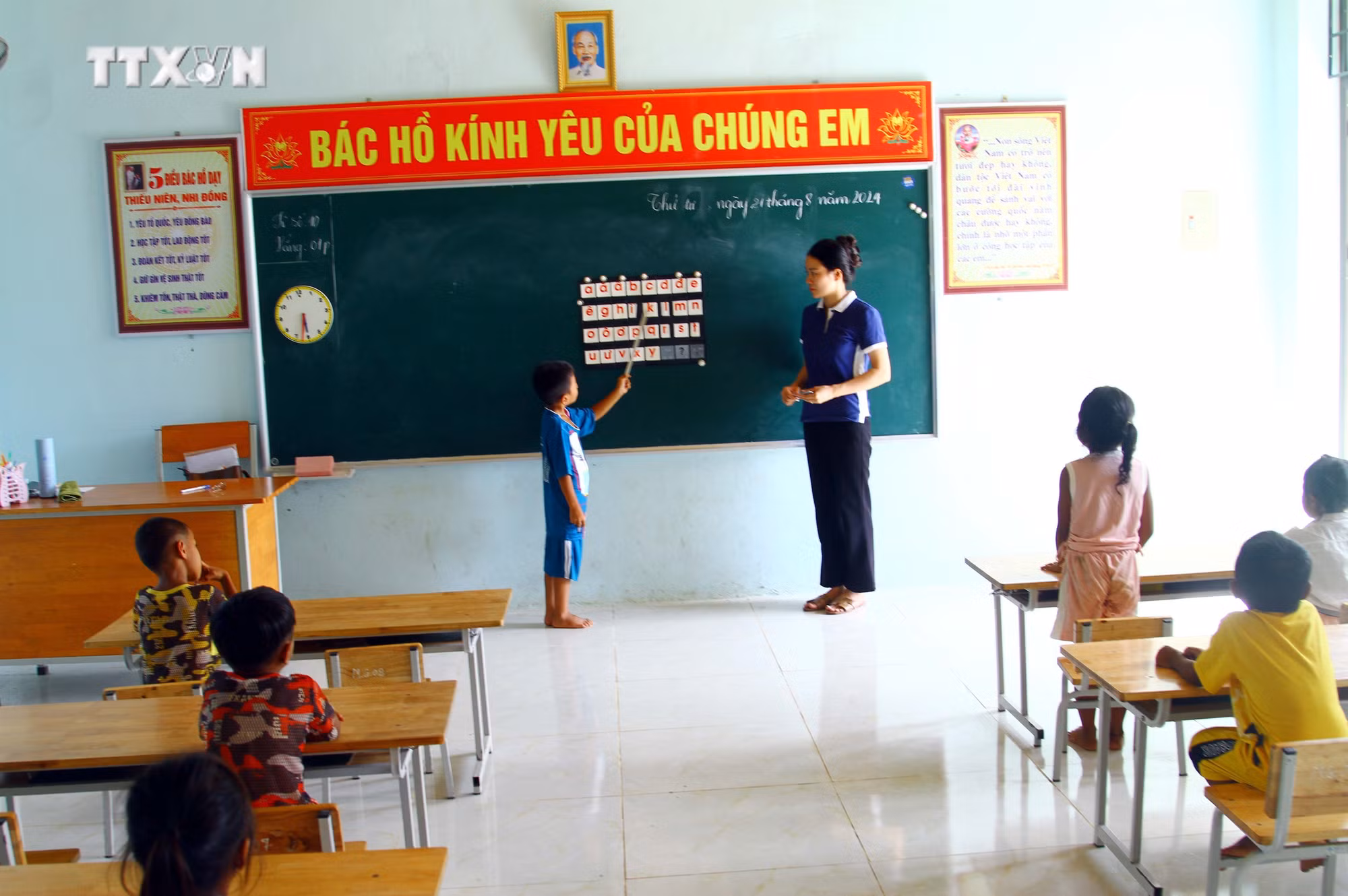 vna_potal_quang_binh_cac_truong_hoc_huyen_mien_nui_minh_hoa_chuan_bi_don_nam_hoc_moi_7555559.jpg
