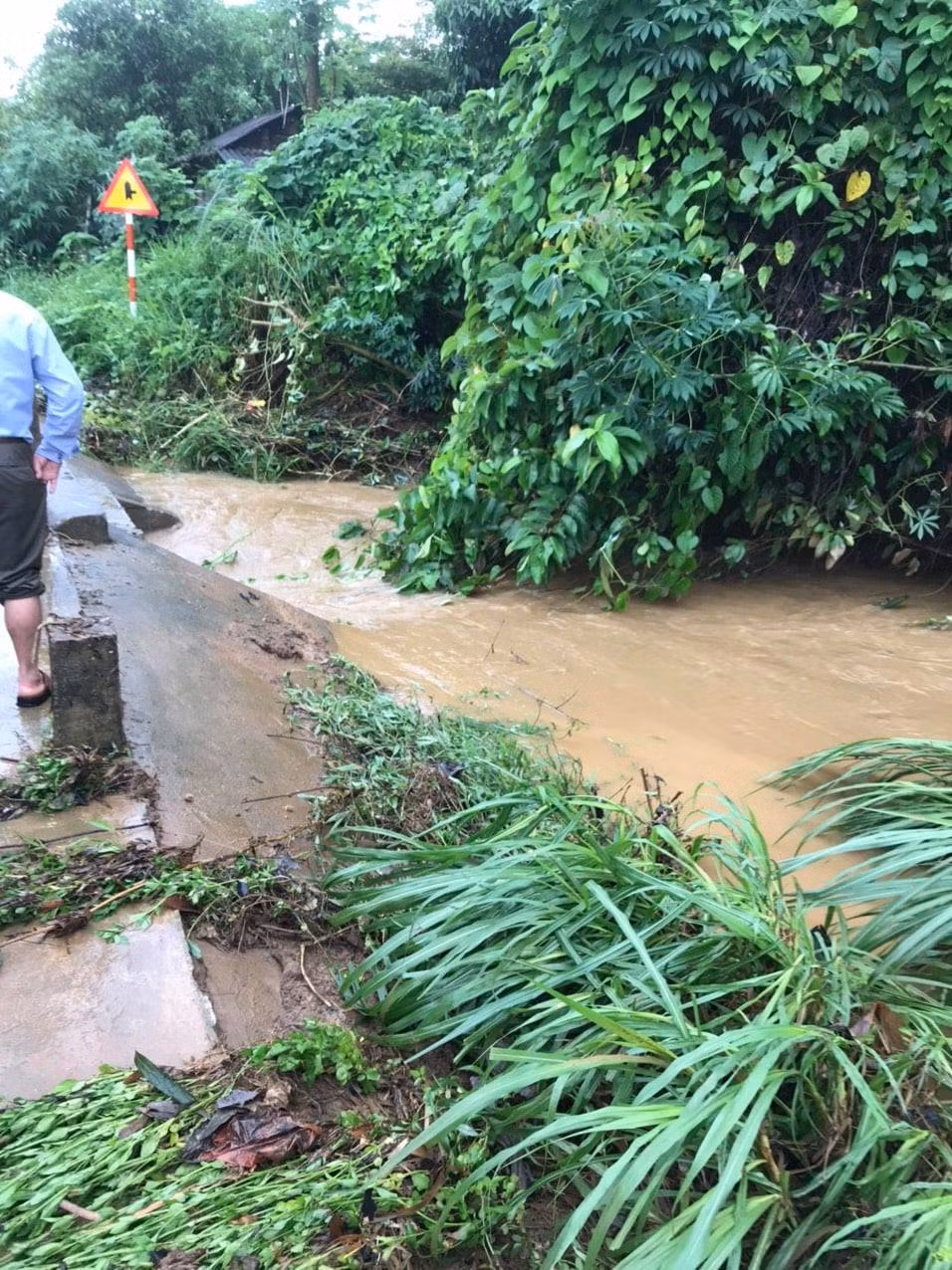 Yên Bái: Mưa to kèm dông lốc, một học sinh tử vong do lũ cuốn