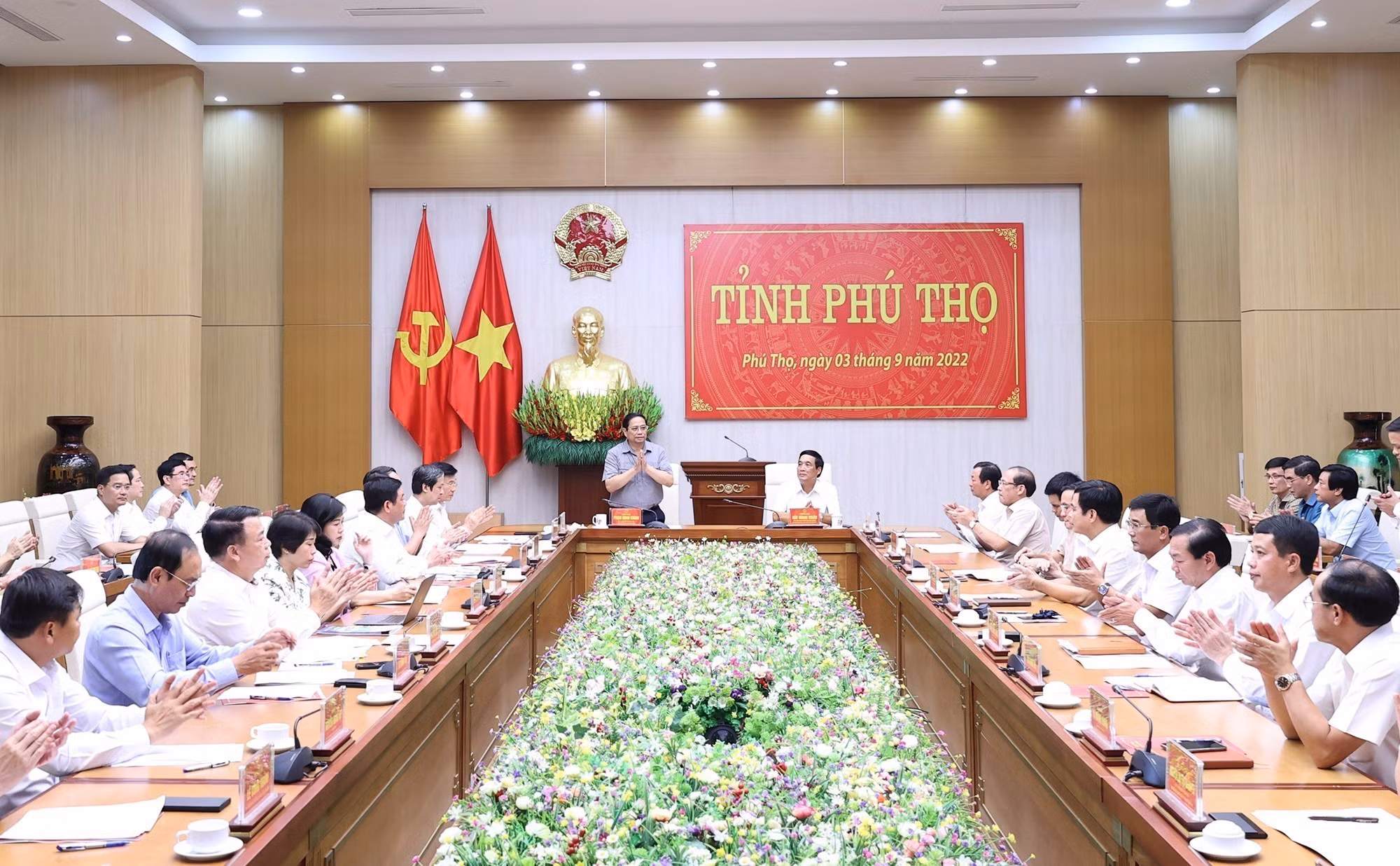 Thủ tướng Phạm Minh Chính làm việc với Ban Thường vụ Tỉnh ủy Phú Thọ. Ảnh: Dương Giang-TTXVN 