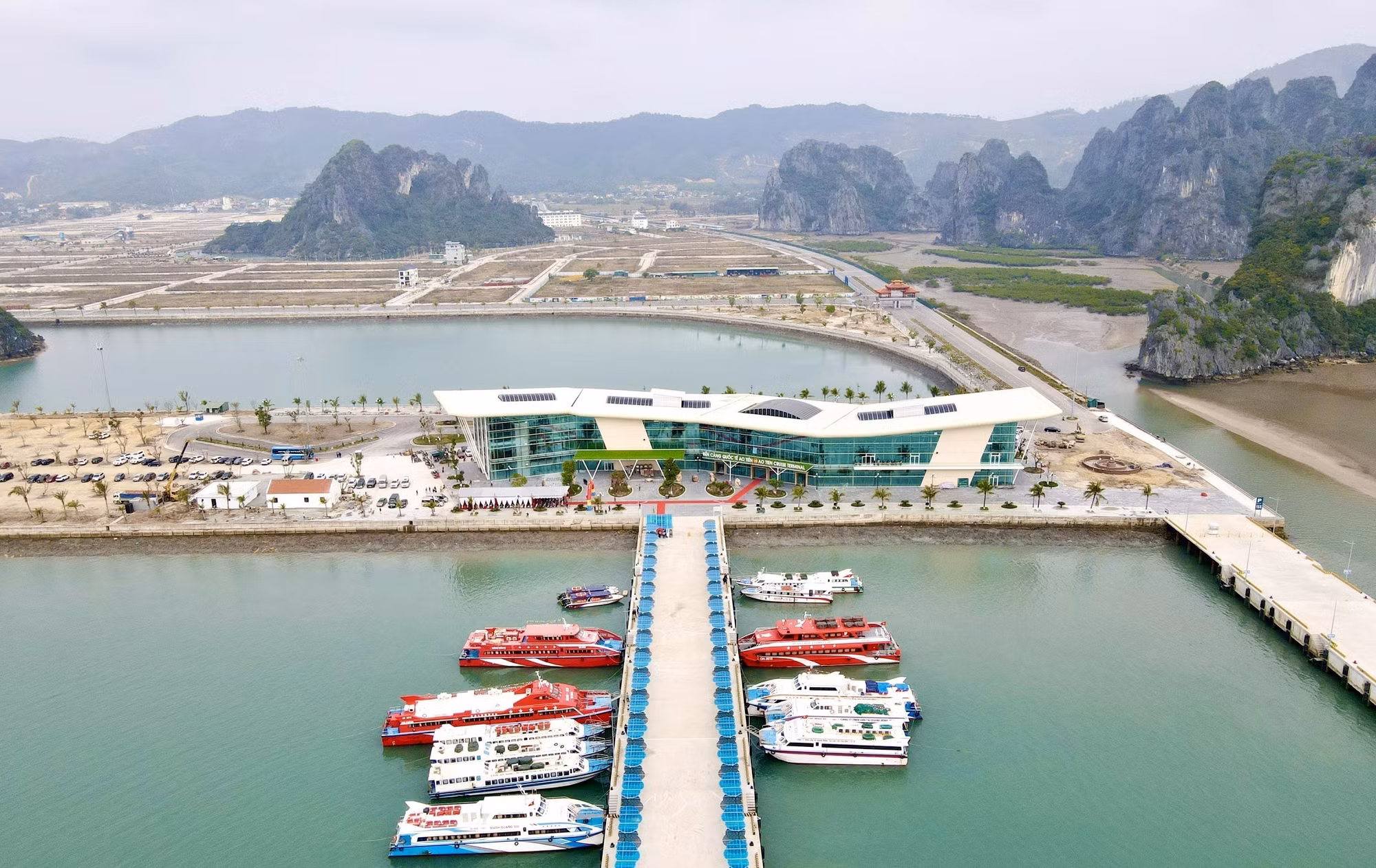 Cảng tàu ở Quảng Ninh. Ảnh: Thanh Vân-TTXVN