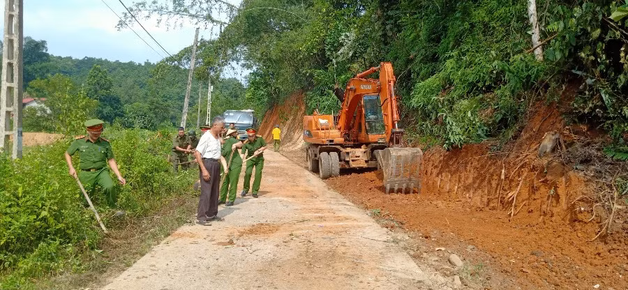 Nắng nóng làm chậm tiến độ công việc ở tỉnh Lào Cai. Ảnh: Quốc Khánh - TTXVN 