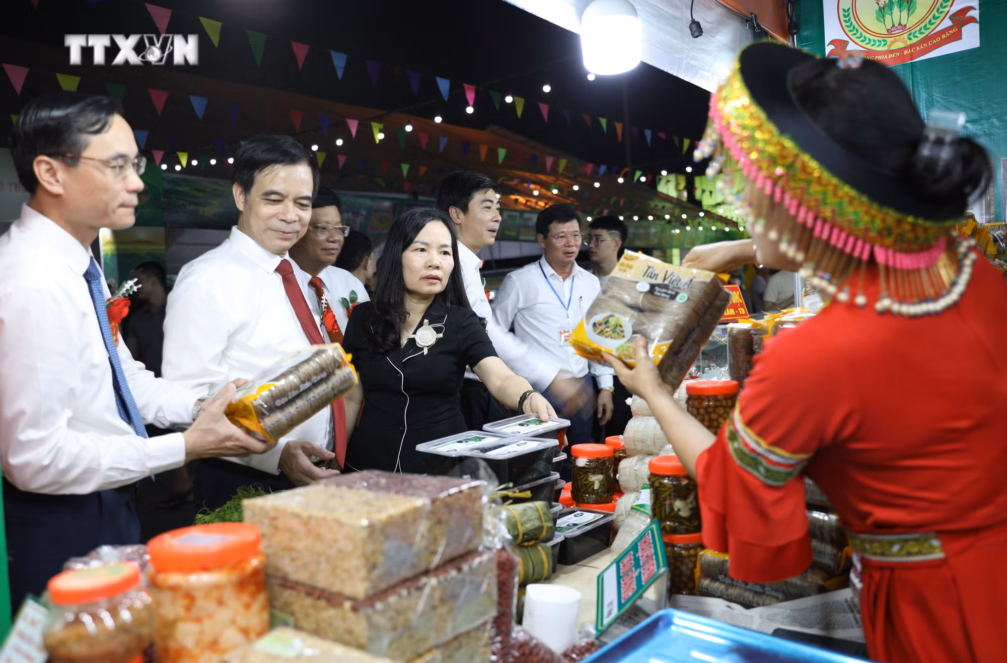 vna_potal_hoi_cho_thuong_mai_va_san_pham_ocop_tinh_phu_tho_nam_2024_7320098.jpg