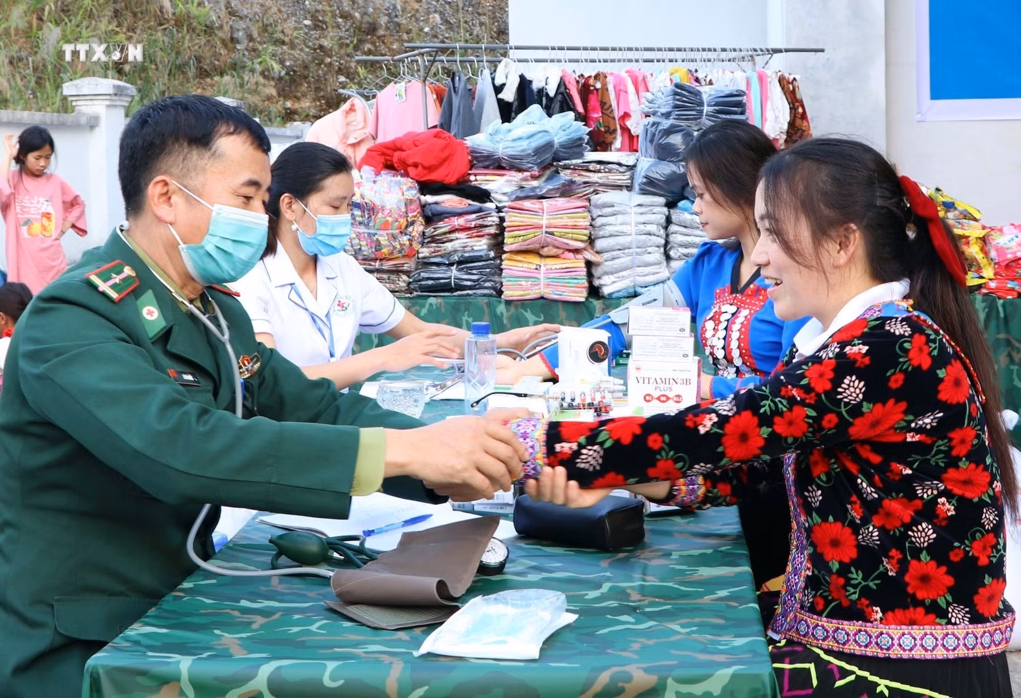vna_potal_chuong_trinh_“xuan_bien_phong_am_long_dan_ban”_tai_huyen_nam_nhun_lai_chau_7190943.jpg