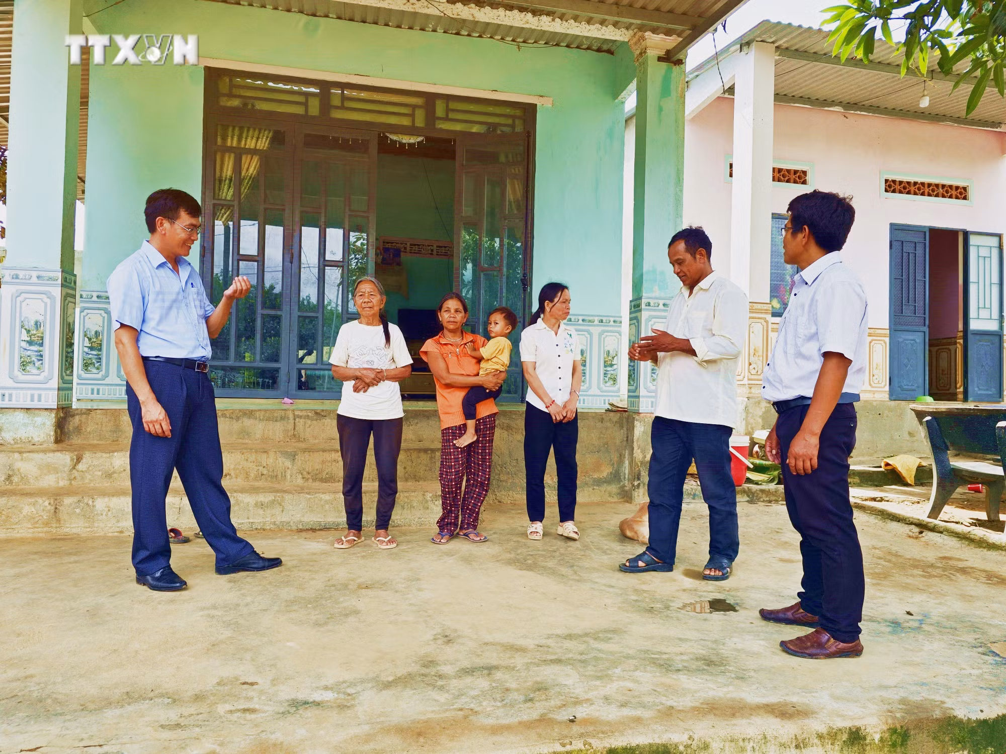 vna_potal_kon_tum_tao_dieu_kien_phat_trien_kinh_te_vung_dan_toc_thieu_so_7462472.jpg