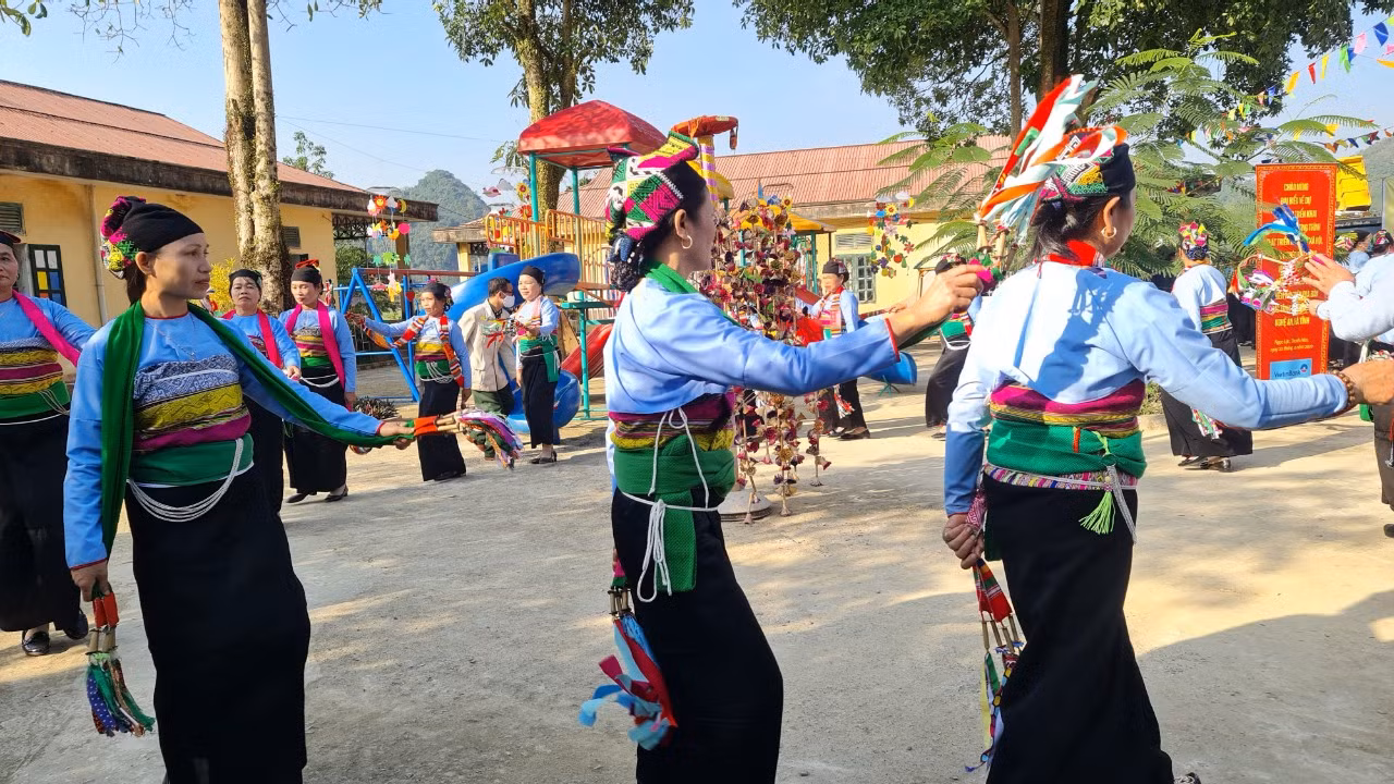Đồng bào các dân tộc Thanh Hóa luôn ý thức bảo vệ, phát huy giá trị di sản văn hóa truyền thống. Nguồn: baodantoc.vn 