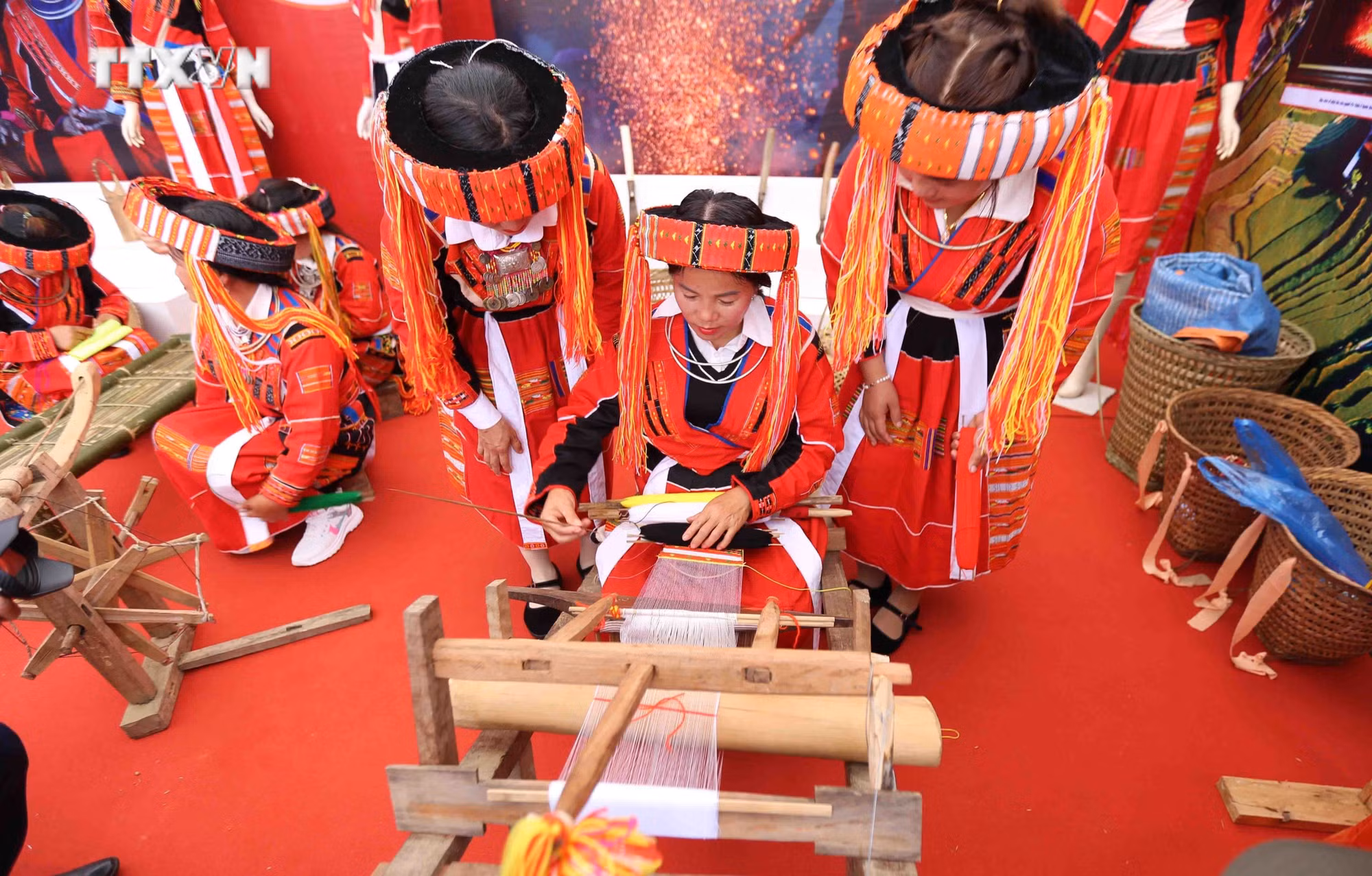vna_potal_nhieu_hoat_dong_soi_noi_trong_ngay_hoi_van_hoa_cac_dan_toc_duoi_10_nghin_nguoi_lan_thu_nhat_7062336.jpg