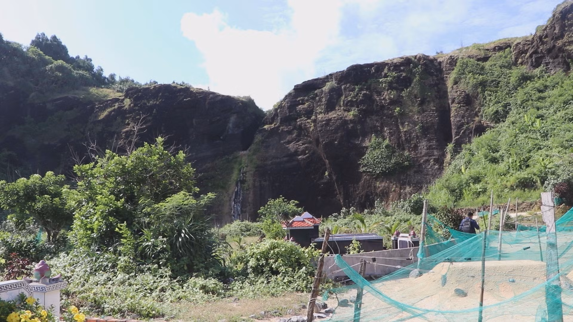 Quy hoạch nghĩa trang tập trung, bảo vệ môi trường, cảnh quan đảo Lý Sơn