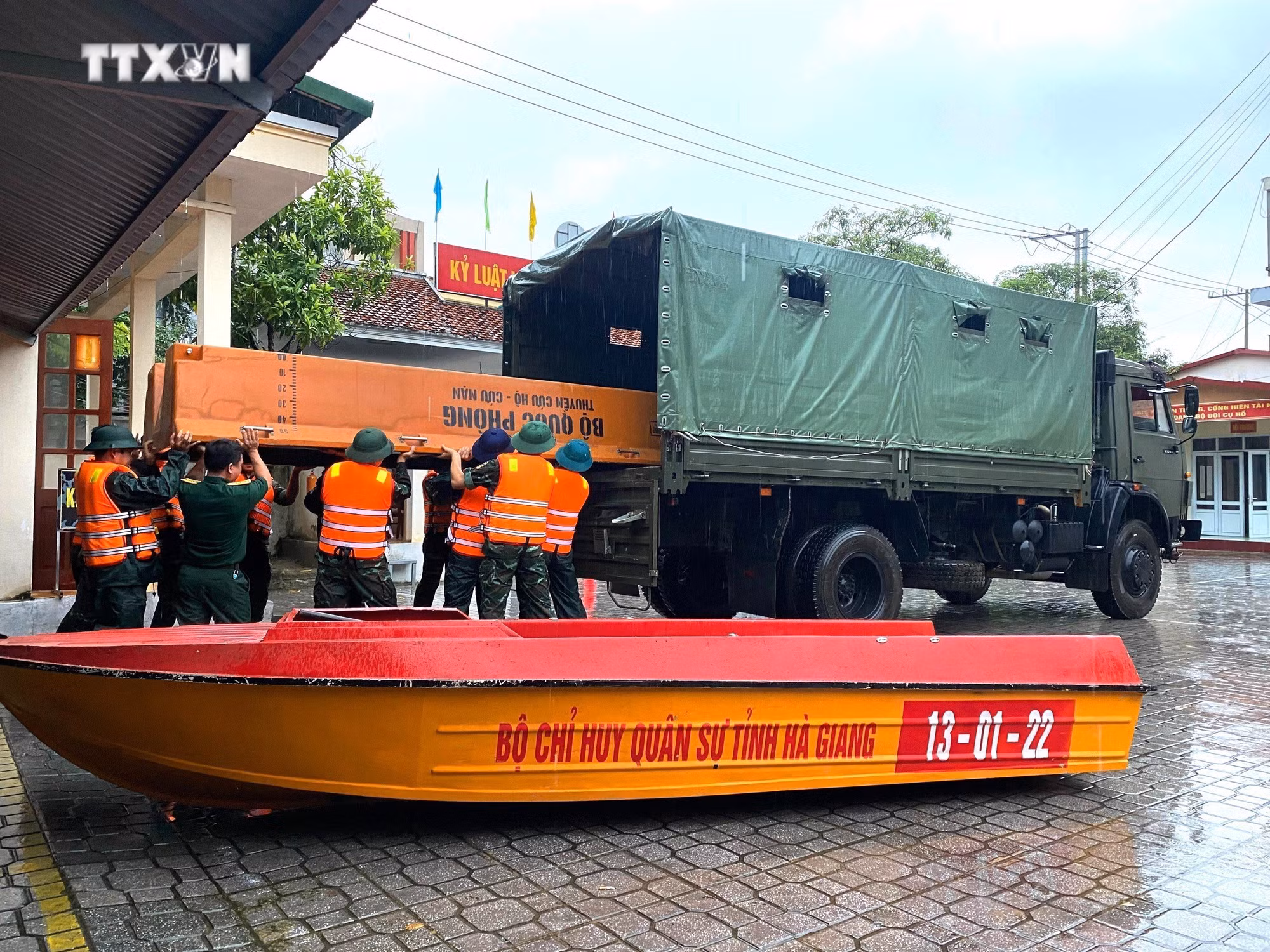 vna_potal_huy_dong_hang_tram_can_bo_chien_sy_giup_dan_khac_phuc_hau_qua_mua_lu_tai_ha_giang___7422539.jpg