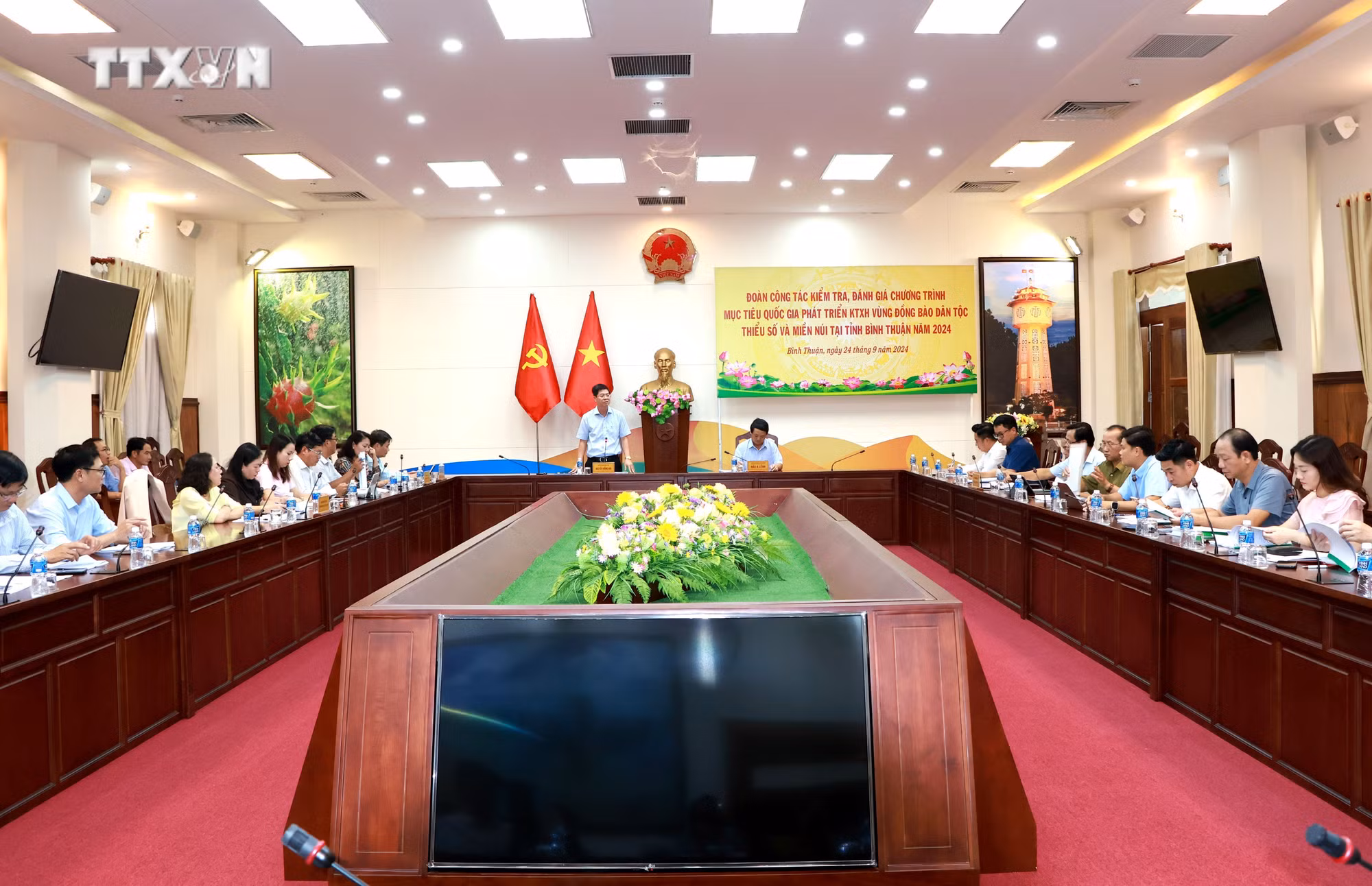vna_potal_doan_cong_tac_cua_uy_ban_dan_toc_lam_viec_tai_tinh_binh_thuan_7614251.jpg