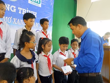 Hậu Giang: Chung tay chăm lo cho học sinh nghèo