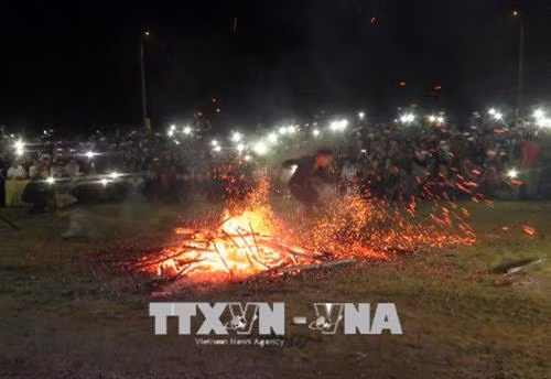 Độc đáo Lễ hội nhảy lửa của người Pà Thẻn