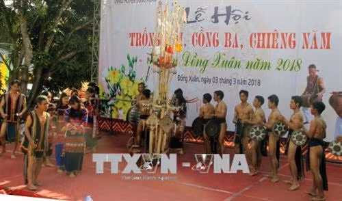Trình diễn những âm điệu đặc sắc “Trống đôi, cồng ba, chiêng năm”