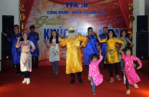 Tuổi trẻ TTXVN với chương trình Gala “khúc giao mùa”