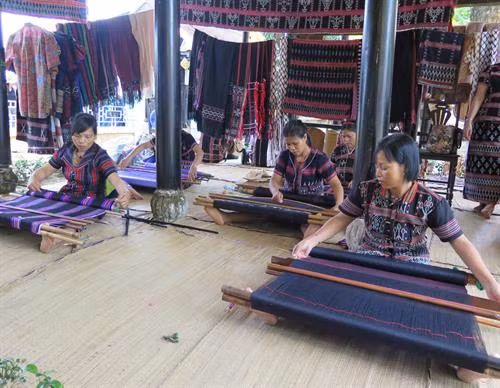 Triển khai các chương trình phát triển làng nghề