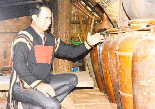 Nghệ nhân Y’ Thim Byă tâm huyết với tiếng cồng chiêng của dân tộc