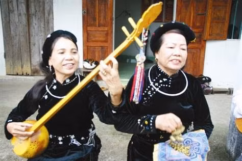 Gìn giữ, phát huy nghệ thuật đàn tính, hát then trên quê mới
