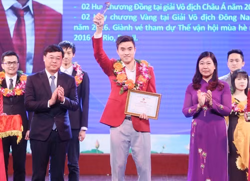 Tuyên dương 10 gương mặt trẻ Thủ đô tiêu biểu