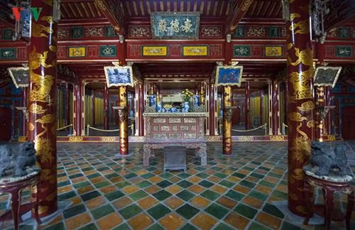 Ngắm Di sản tư liệu Thơ văn trên Kiến trúc cung đình Huế