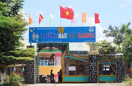 Nỗ lực đạt chuẩn quốc gia của một ngôi trường vùng ven