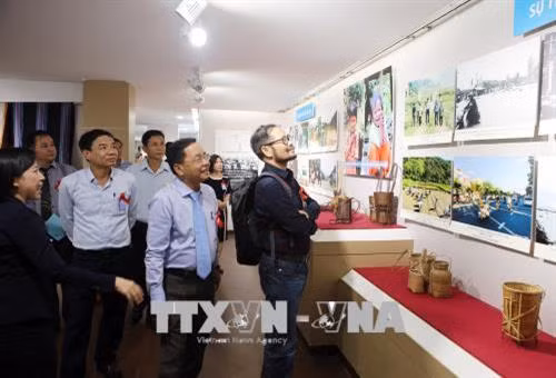 Triển lãm ảnh "Hành trình 20 năm đổi thay tại các tỉnh miền Trung – Tây Nguyên ở Việt Nam"