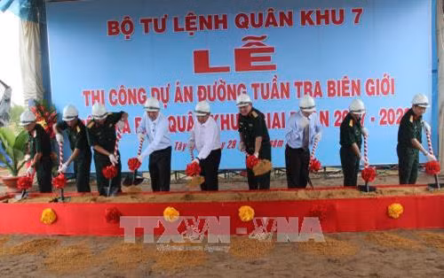 Khởi công Dự án đường tuần tra biên giới trên địa bàn Quân khu 7