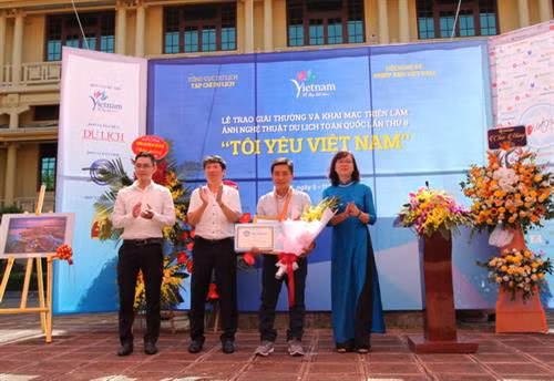“Sắc màu của biển” giành giải Nhất cuộc thi ảnh nghệ thuật du lịch lần thứ 8