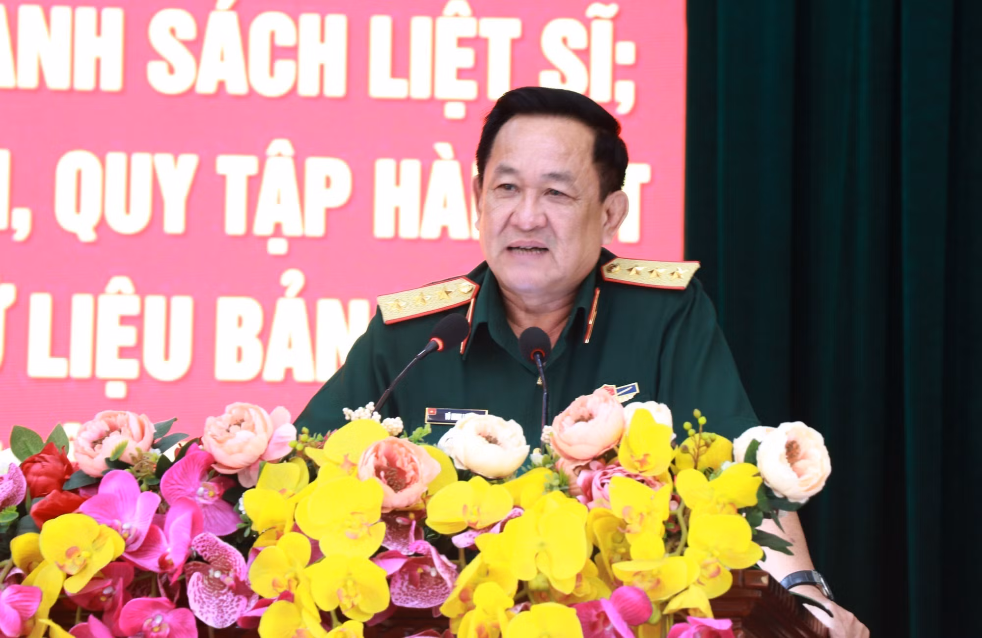 Thượng tướng Võ Minh Lương, Thứ trưởng Bộ Quốc phòng, Phó Trưởng Ban Chỉ đạo Quốc gia về tìm kiếm quy tập và xác định danh tính hài cốt liệt sĩ (515) phát biểu tại Hội nghị. Ảnh: Phan Sáu - TTXVN
