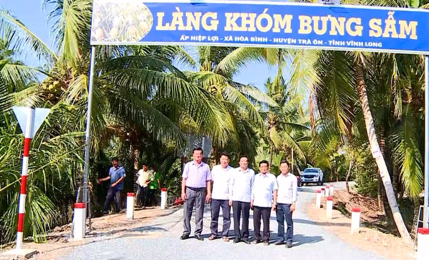 Sáng ngày 15/3/2023, Ủy ban Nhân dân xã Hòa Bình, huyện Trà Ôn (Vĩnh Long) tổ chức khánh thành công trình Đường vào Khu căn cứ cách mạng Bưng Sẩm. Ảnh: Tư liệu