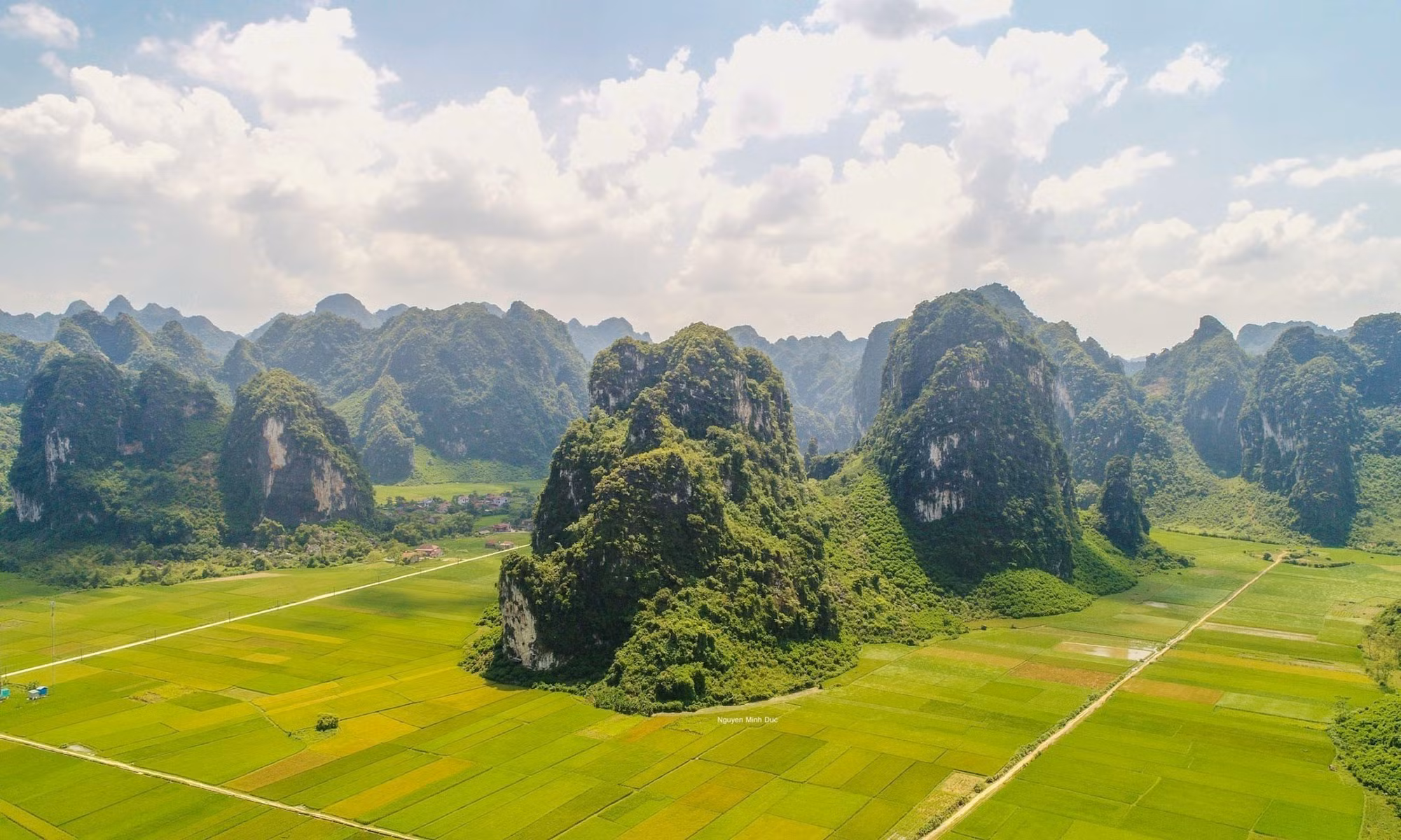 Phong cảnh hữu tình của cánh đồng lúa xã Yên Thịnh (Hữu Lũng, Lạng Sơn). Ảnh: Anh Tuấn – TTXVN