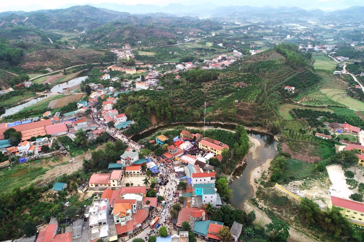 Trung tâm xã vùng cao Tân Sơn hôm nay. Ảnh: truyenhinhlucngan.vn