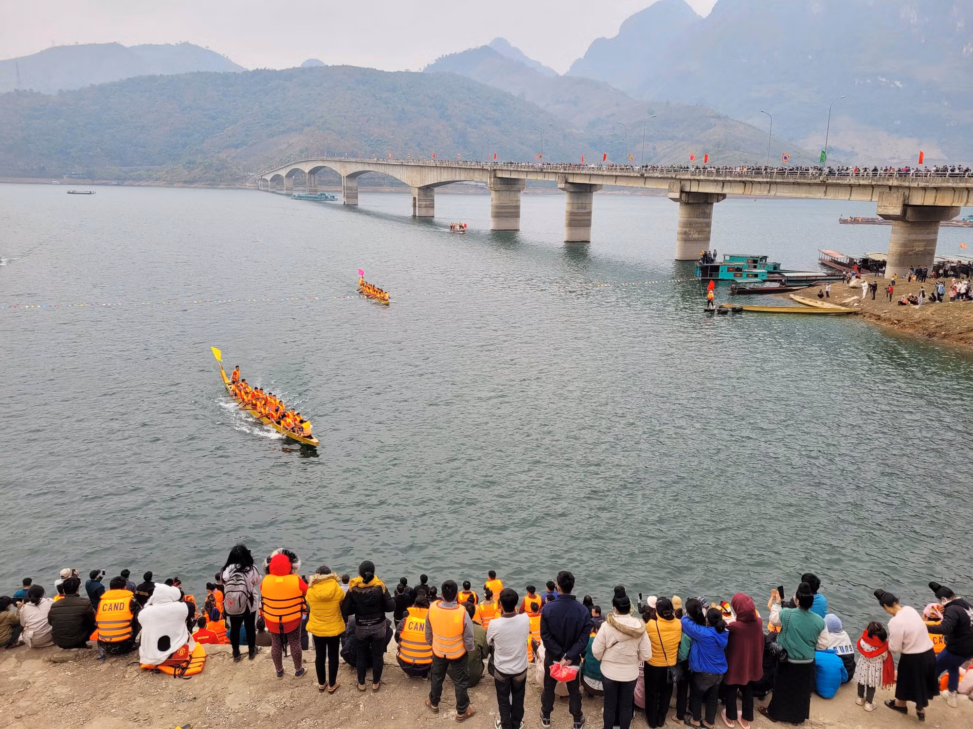 Lễ hội đua thuyền Quỳnh Nhai – Nét đẹp truyền thống của người dân vùng lòng hồ thủy điện Sơn La