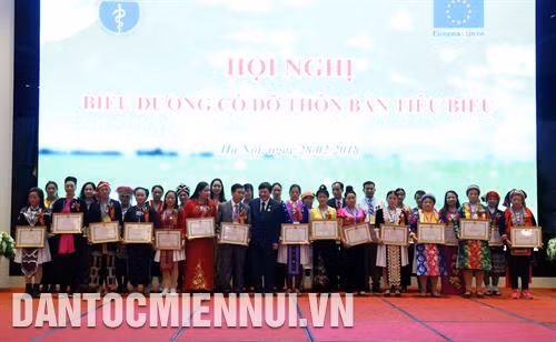 Biểu dương 66 cô đỡ thôn, bản tiêu biểu trên cả nước
