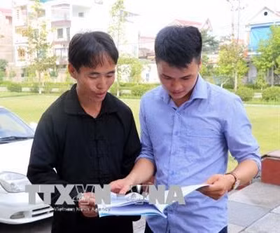 Bí thư Chi bộ Hoàng Văn Tài tận tụy, gương mẫu ở bản Mông
