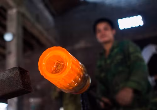 Nghề thổi thủy tinh làm cốc ở làng Xối Chì (Nam Định)