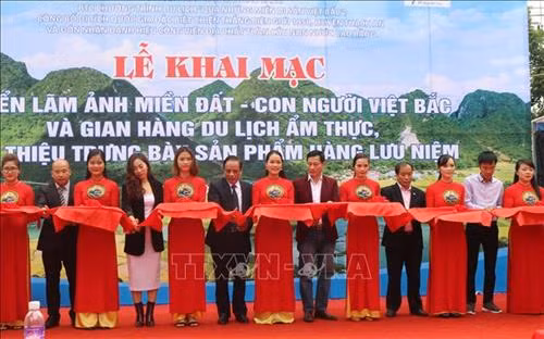 Triển lãm ảnh miền đất - con người Việt Bắc
