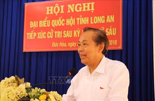 Phó Thủ tướng Thường trực Chính phủ Trương Hòa Bình tiếp xúc cử tri tại Long An