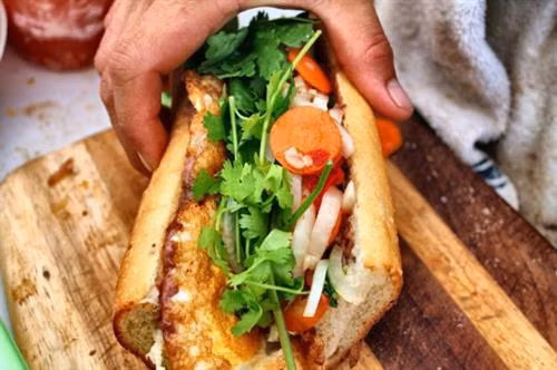 Đắk Lắk: Hàng chục người ngộ độc thực phẩm do ăn bánh mì