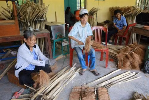 Hỗ trợ việc làm, chăm lo đời sống người khiếm thị