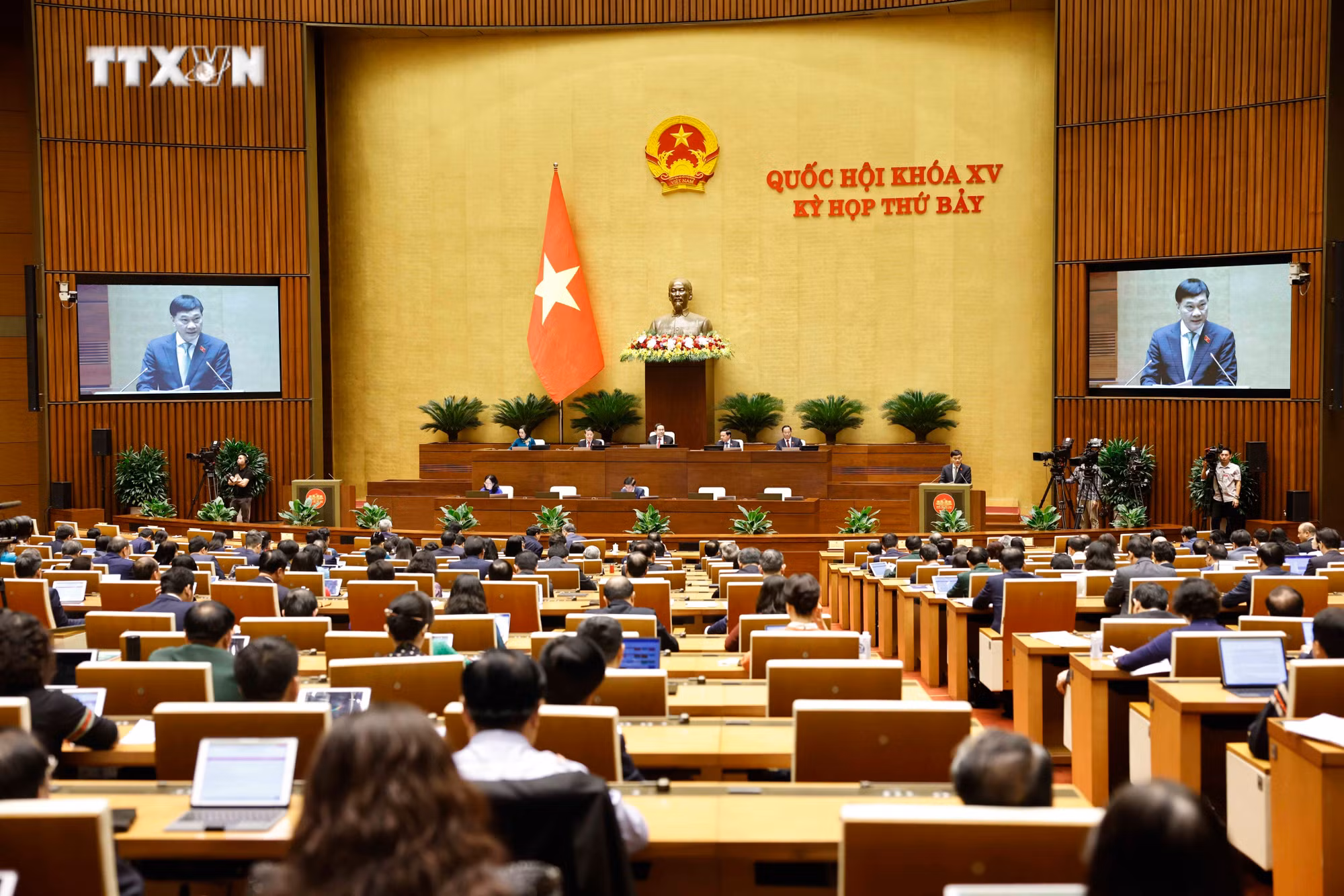 vna_potal_quoc_hoi_thong_qua_mot_so_luat_va_nghi_quyet_7455907.jpg