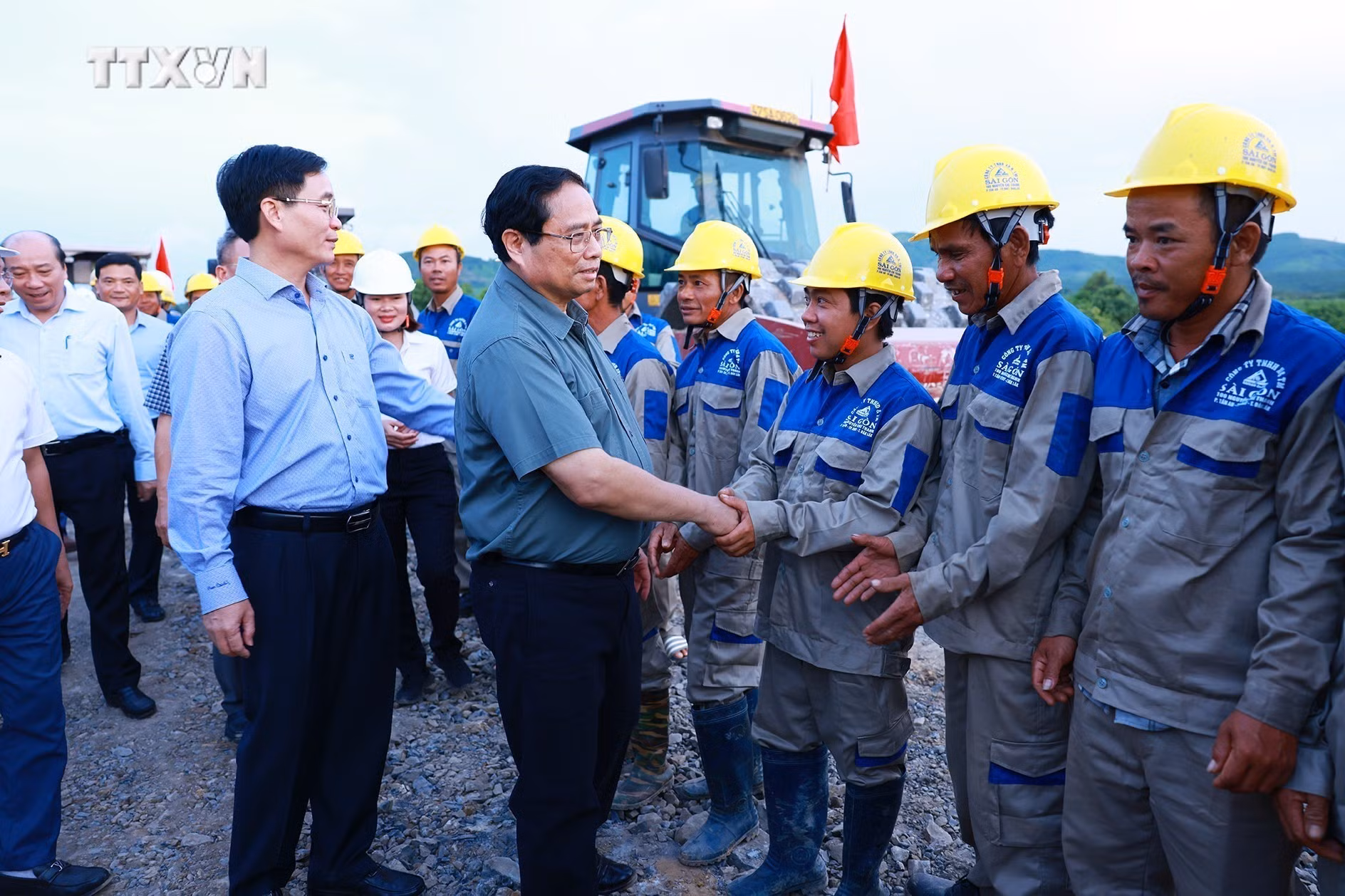 vna_potal_thu_tuong_thi_sat_cong_trinh_duong_bo_cao_toc_khanh_hoa_-_buon_ma_thuot_7543147.jpg