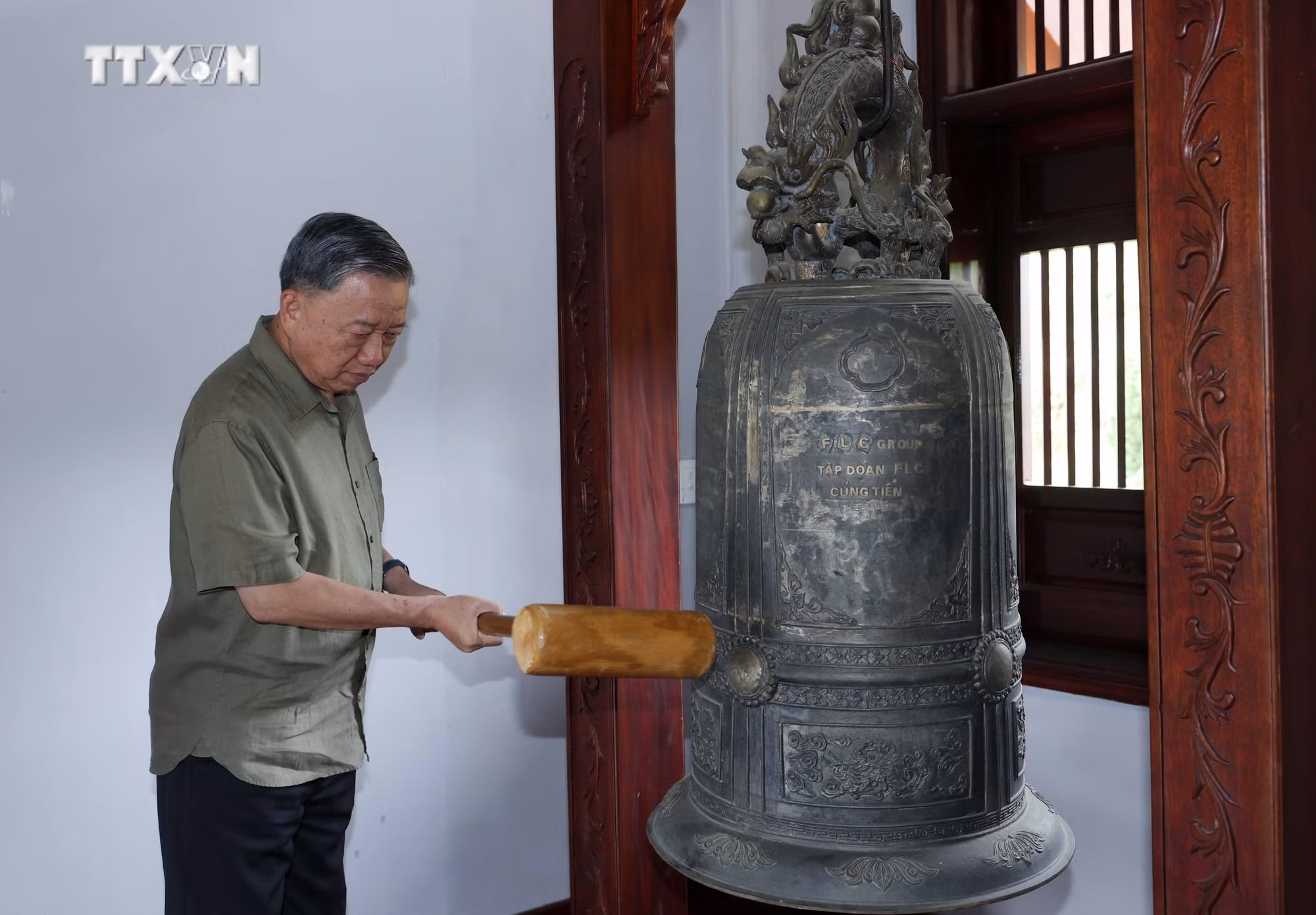 vna_potal_chu_tich_nuoc_to_lam_tham_khu_di_tich_lich_su_quoc_gia_na_tu__7421498.jpg
