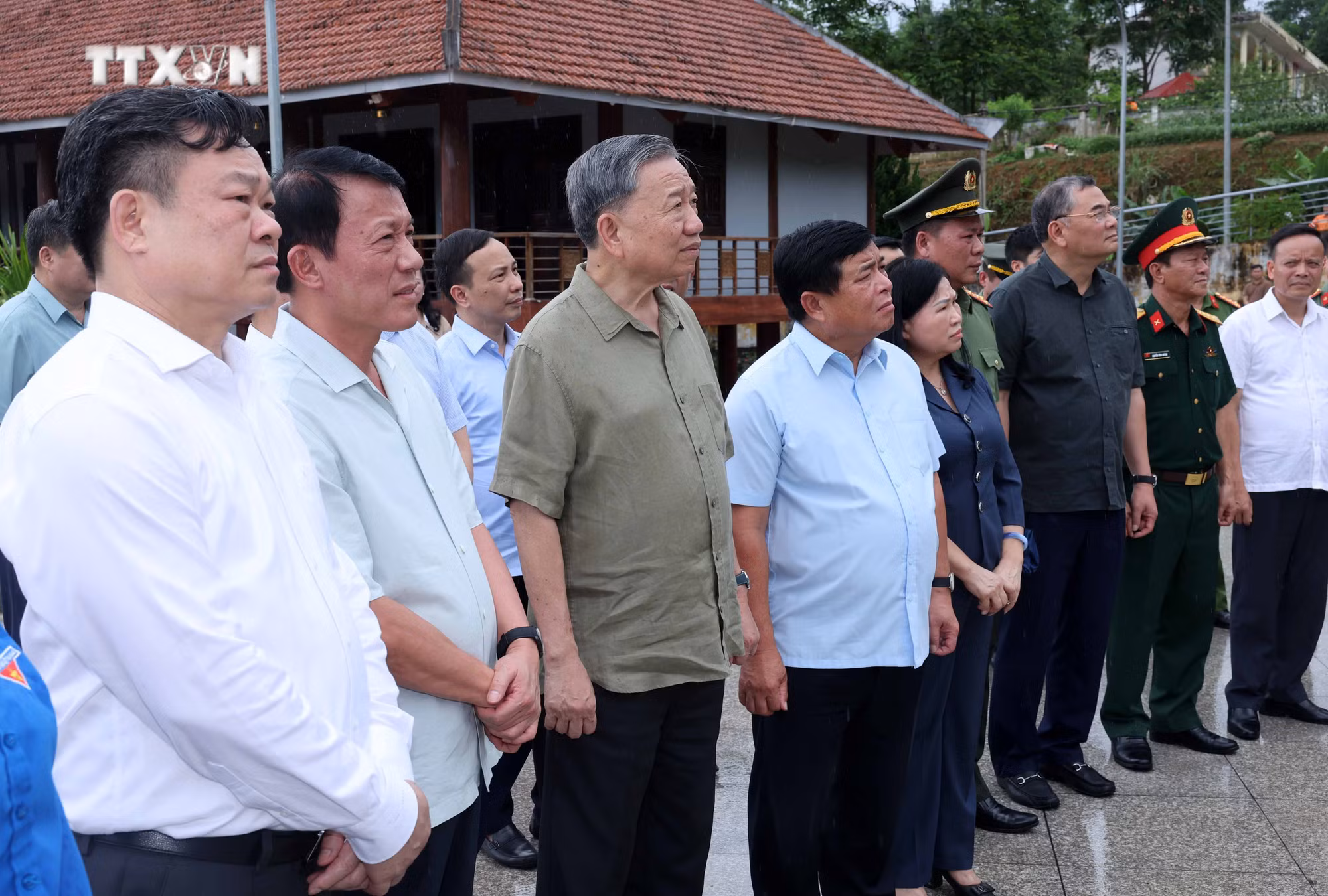 vna_potal_chu_tich_nuoc_to_lam_tham_khu_di_tich_lich_su_quoc_gia_na_tu__7421495.jpg