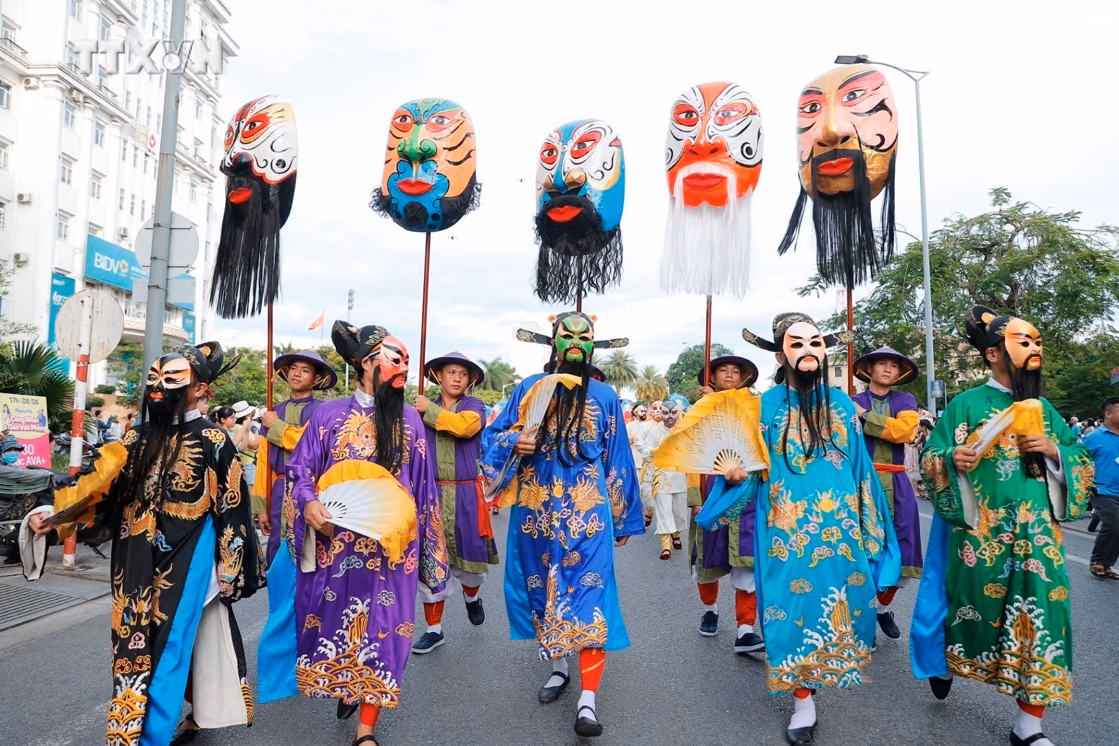 vna_potal_festival_hue_2024_soi_noi_le_hoi_duong_pho_2024_7420607.jpeg