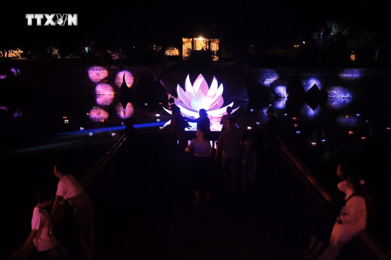 vna_potal_festival_hue_2024_dac_sac_le_hoi_anh_sang_7420807.jpeg