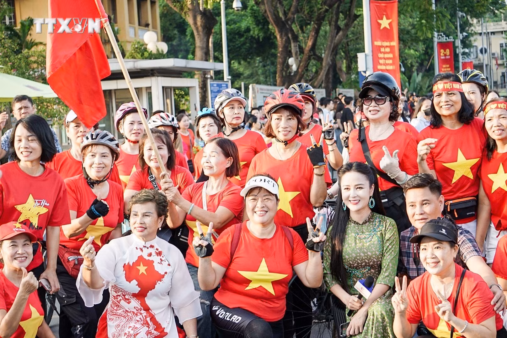 vna_potal_hang_nghin_nguoi_dan_co_mat_tai_quang_truong_ba_dinh_mung_79_nam_quoc_khanh_29_7569261.jpg